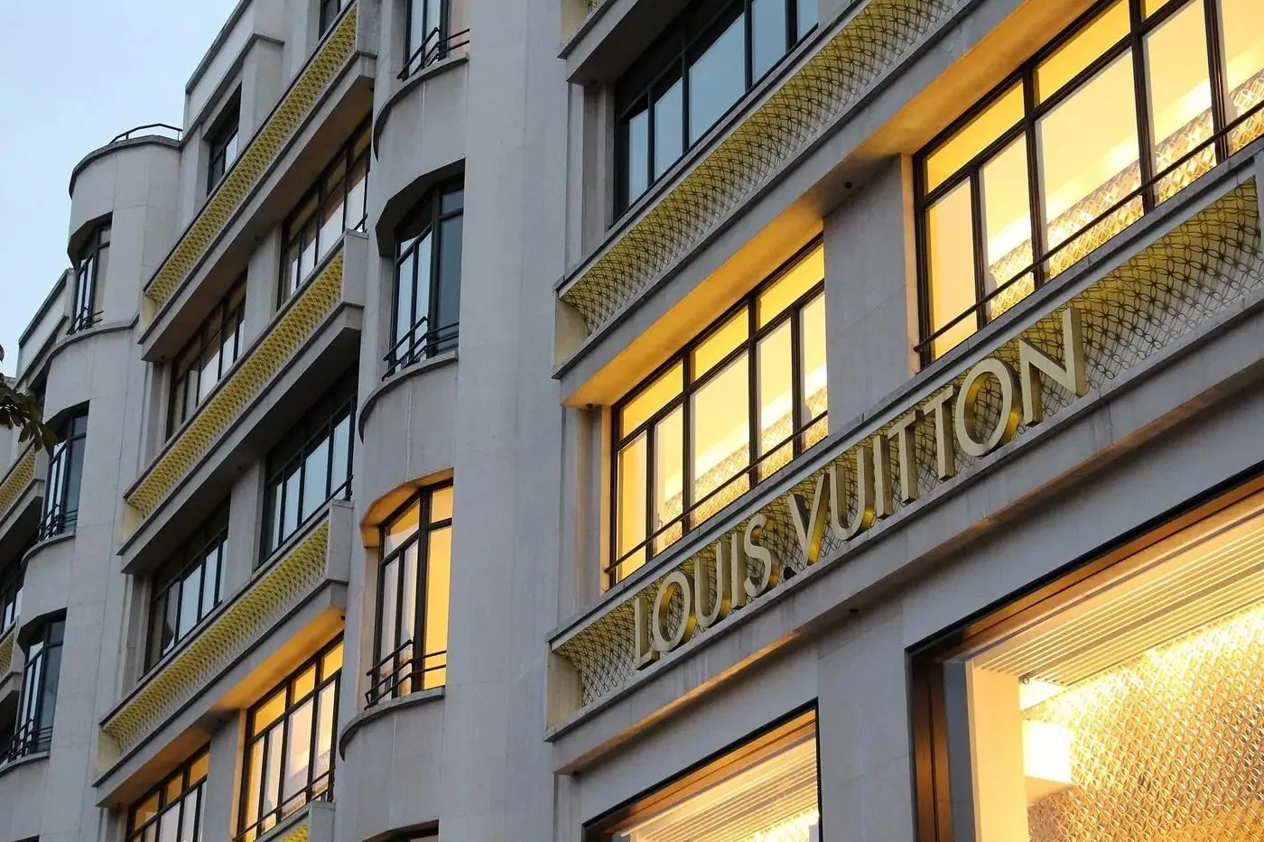 nettoyage façade commerce de luxe — après nettoyage