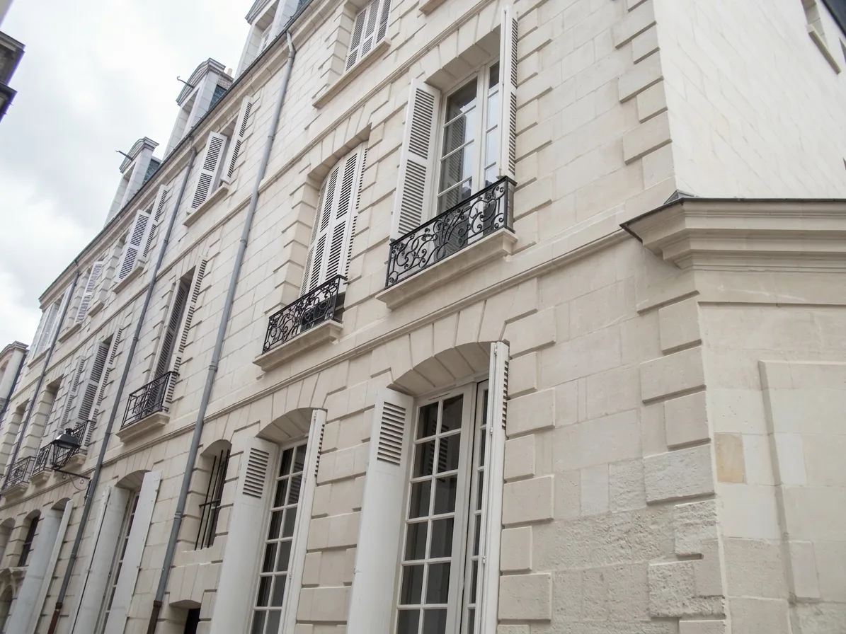 Pourquoi façade d'hôtel à Tours Pourquoi façade d'hôtel à Tours