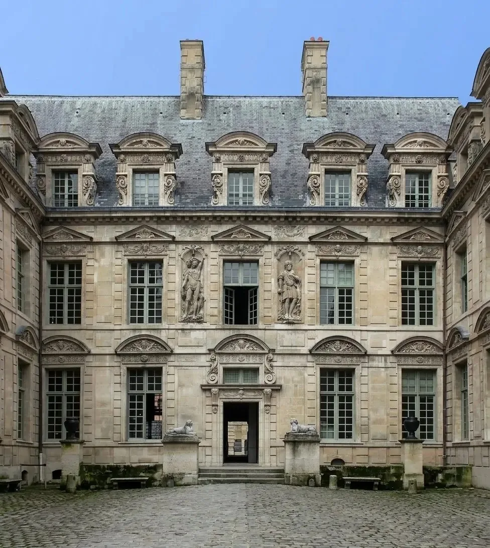 nettoyage façade hôtel particulier Tours — avant nettoyage