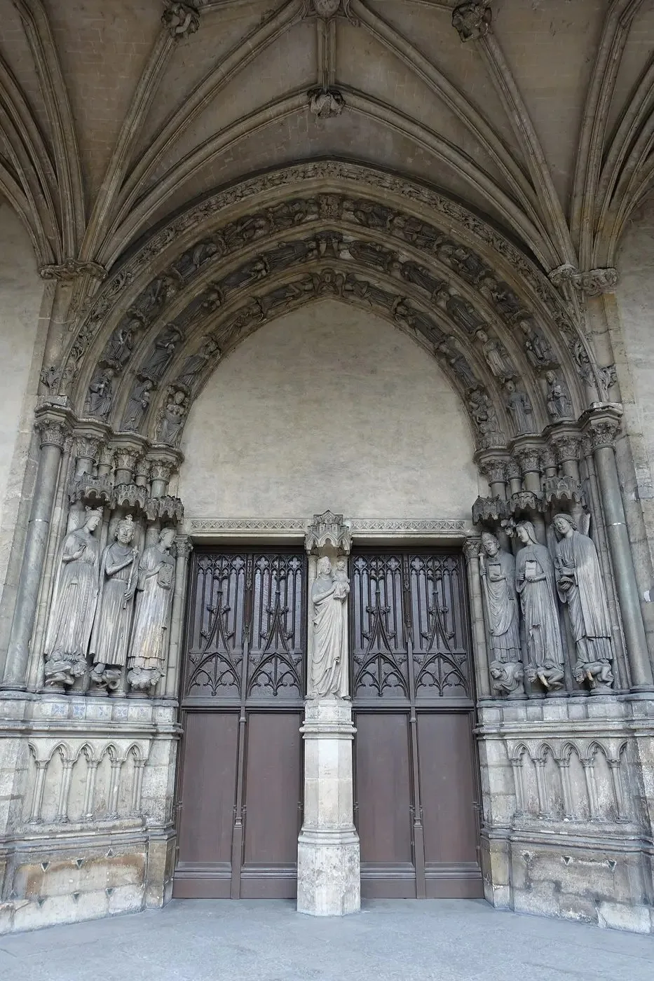 nettoyage monument historique Tours — avant nettoyage
