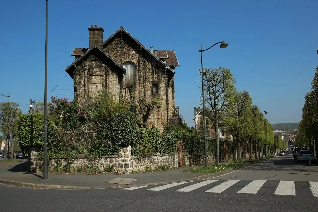 Nettoyage de façade en pierre de tuffeau à Tours